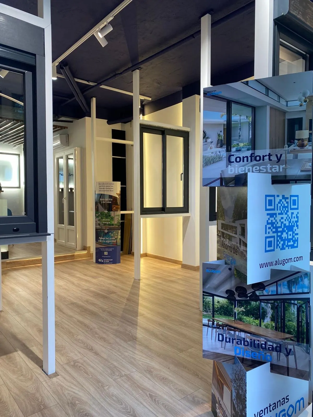 Local franquiciado Ventanas 360 Aluche · vista interior