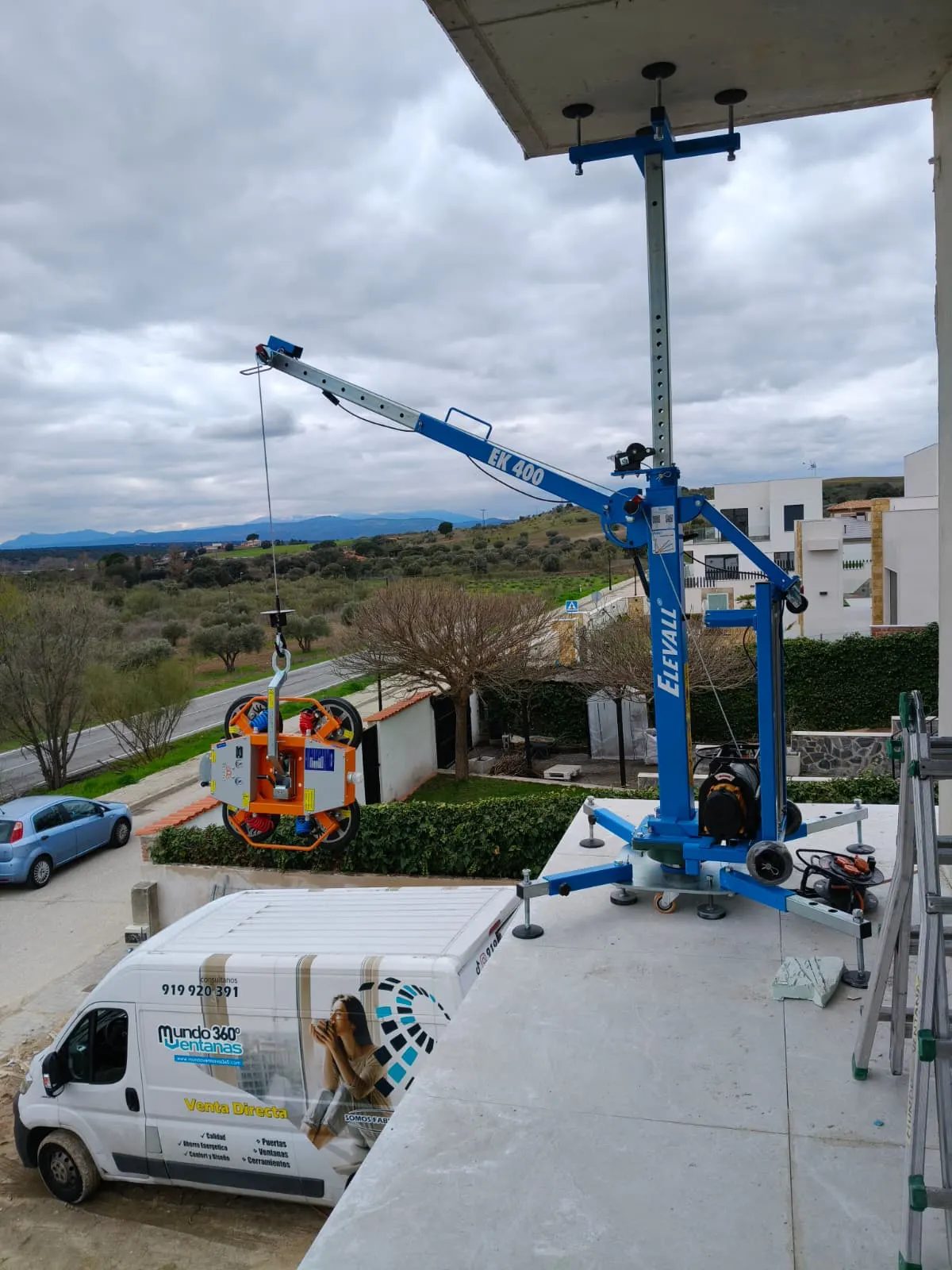 Trabajo coordinado entre los técnicos en altura